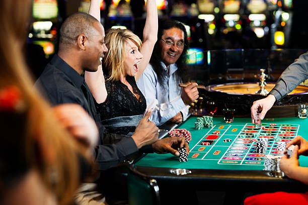 lisatoto login live-dealer studio with professional croupier and HD video feed